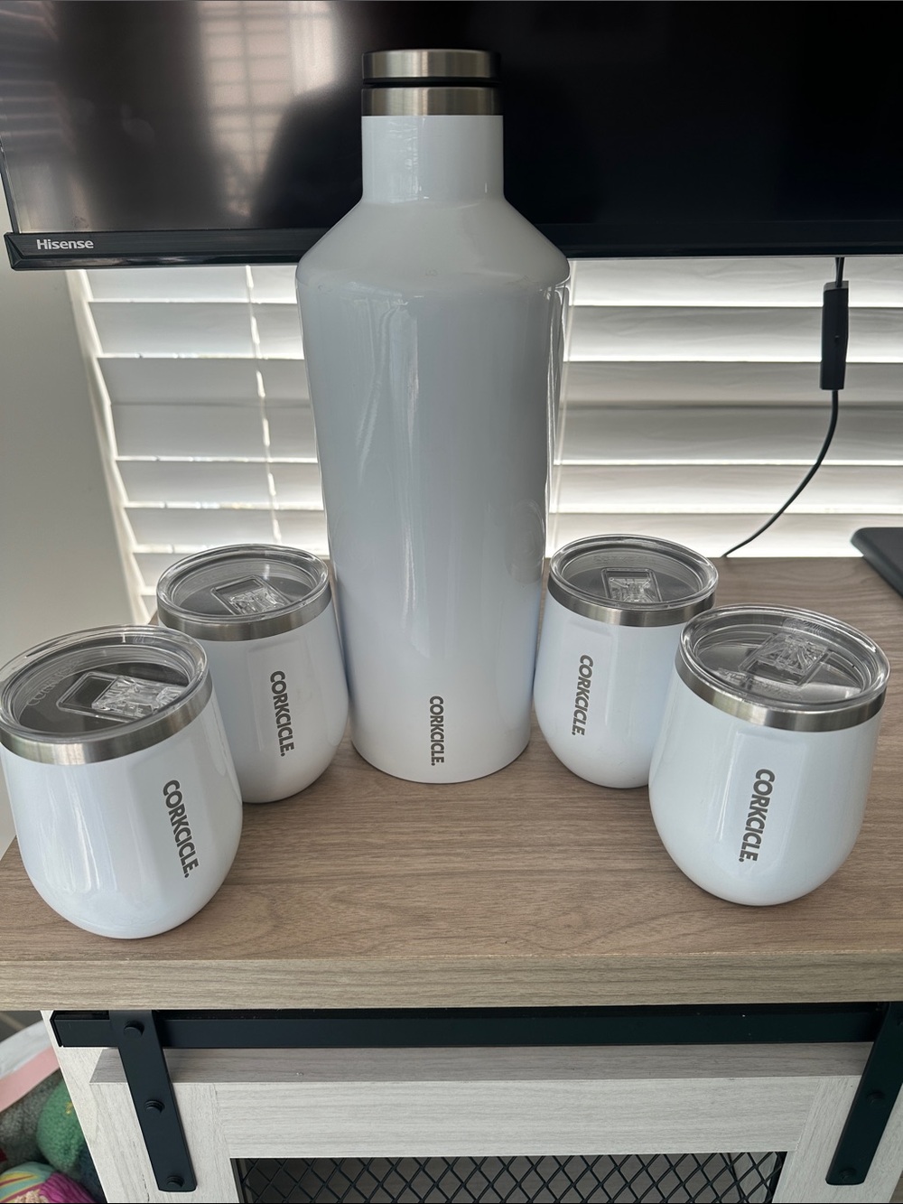 Corkcicle White Insulated Bottle with Four White Wine Tumbler
